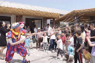 高效输出！武切维奇半场12中8拿下17分4板 得分平两队最高